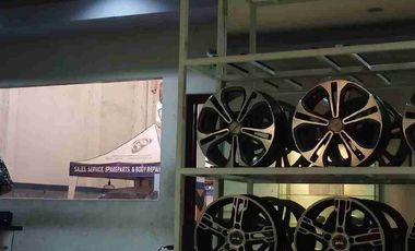 DIsewakan & dijual*Gedung Show Room Include Bengkel berikut peralatan Lift mobil dll & Body Repair Oven