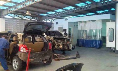 DIsewakan & dijual*Gedung Show Room Include Bengkel berikut peralatan Lift mobil dll & Body Repair Oven