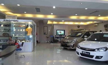DIsewakan & dijual*Gedung Show Room Include Bengkel berikut peralatan Lift mobil dll & Body Repair Oven