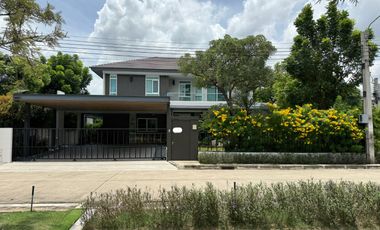Single House for Sale –  Mantana Motorway-New Krungthep Kretha Corner Plot Facing the Park