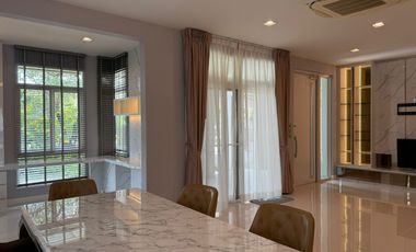 Single House for Sale –  Mantana Motorway-New Krungthep Kretha Corner Plot Facing the Park