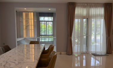 Single House for Sale –  Mantana Motorway-New Krungthep Kretha Corner Plot Facing the Park