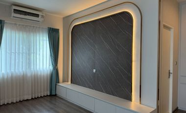 Single House for Sale –  Mantana Motorway-New Krungthep Kretha Corner Plot Facing the Park