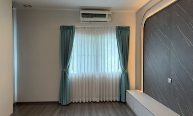 Single House for Sale –  Mantana Motorway-New Krungthep Kretha Corner Plot Facing the Park