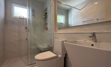 Single House for Sale –  Mantana Motorway-New Krungthep Kretha Corner Plot Facing the Park