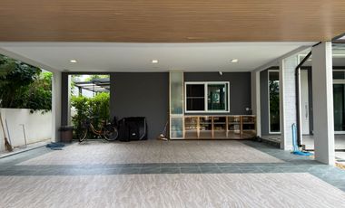 Single House for Sale –  Mantana Motorway-New Krungthep Kretha Corner Plot Facing the Park