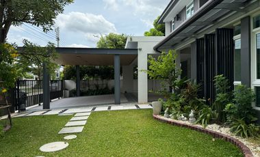 Single House for Sale –  Mantana Motorway-New Krungthep Kretha Corner Plot Facing the Park