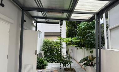 Single House for Sale –  Mantana Motorway-New Krungthep Kretha Corner Plot Facing the Park