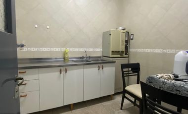 Galpon Ubicado en San Lorenzo 1900 - 2 Baños, 3 Ofic. (370m2)
