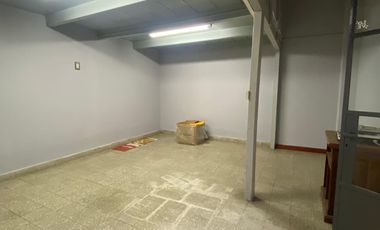 Galpon Ubicado en San Lorenzo 1900 - 2 Baños, 3 Ofic. (370m2)