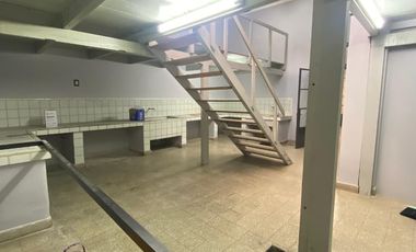 Galpon Ubicado en San Lorenzo 1900 - 2 Baños, 3 Ofic. (370m2)