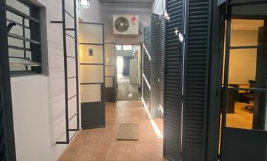 Galpon Ubicado en San Lorenzo 1900 - 2 Baños, 3 Ofic. (370m2)