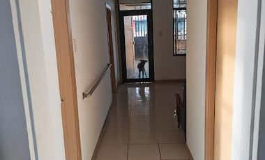 SE VENDE HOSTAL EN EL CENTRO DE PUERTO LOPEZ