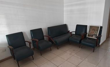 SE VENDE HOSTAL EN EL CENTRO DE PUERTO LOPEZ