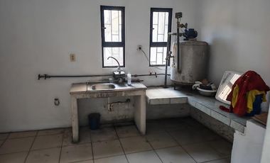 SE VENDE HOSTAL EN EL CENTRO DE PUERTO LOPEZ