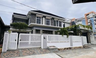 Rumah Mewah Luas Siap Huni di Kawasan Elit Lolong Belanti Padang