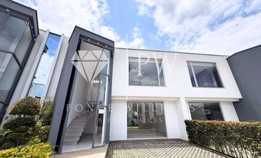 CASA EN VENTA TUMBACO