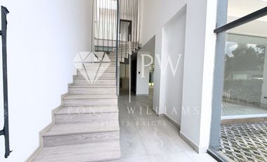 CASA EN VENTA TUMBACO