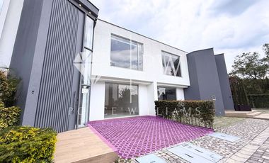 CASA EN VENTA TUMBACO