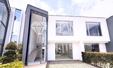 CASA EN VENTA TUMBACO