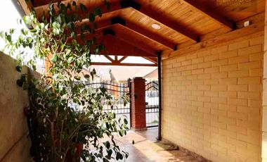 SE VENDE HERMOSA CASA EN BARRIO ORIENTE, LOS ANDES