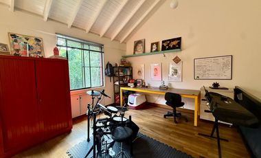 Venta casa Poblado 3 niveles