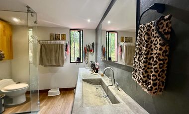 Venta casa Poblado 3 niveles