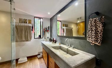 Venta casa Poblado 3 niveles