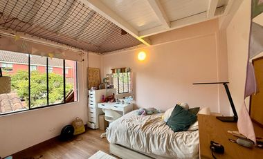 Venta casa Poblado 3 niveles