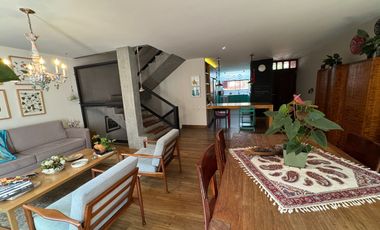 Venta casa Poblado 3 niveles