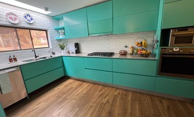 Venta casa Poblado 3 niveles