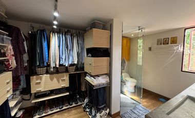 Venta casa Poblado 3 niveles