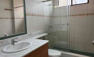 Se alquila casa amoblada 4 habit en Las Riberas • Km 1.5 Vía a Samborondón