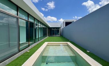 Casa de 1 planta, con alberca, en privada con amenidades.