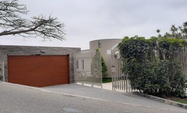 Espectacular casa en alquiler con vista panorámica, piscina y amplios espacios en Las Casuarinas