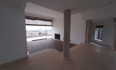 Espectacular casa en alquiler con vista panorámica, piscina y amplios espacios en Las Casuarinas