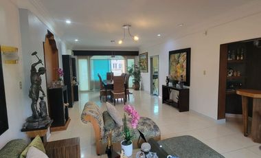 En alquiler casa full amoblada de 5 dormitorios en La Fontana, sector el Tornero, via Samborondon