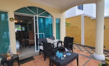 En alquiler casa full amoblada de 5 dormitorios en La Fontana, sector el Tornero, via Samborondon