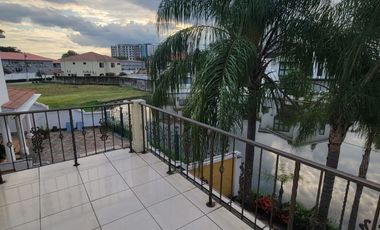 En alquiler casa full amoblada de 5 dormitorios en La Fontana, sector el Tornero, via Samborondon