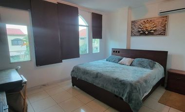 En alquiler casa full amoblada de 5 dormitorios en La Fontana, sector el Tornero, via Samborondon