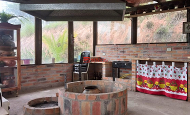 En Venta Casa De Campo DE 1890 m2 en El Sector De Tarqui