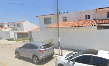 Preciosa casa en condominio en Solares, Manzanillo