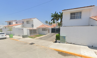 Preciosa casa en condominio en Solares, Manzanillo
