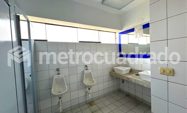 Oficina 256 m2 – Implementada – San Isidro