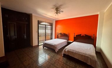 edificio de venta en zona comercial de manta