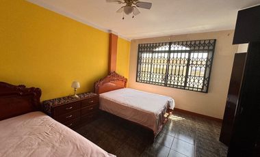 edificio de venta en zona comercial de manta