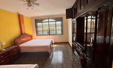 edificio de venta en zona comercial de manta