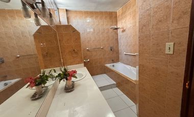 edificio de venta en zona comercial de manta