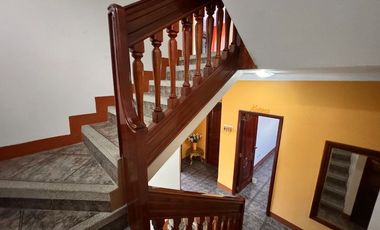 edificio de venta en zona comercial de manta