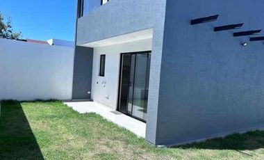 Venta Casa de 3 Dormitorios por estrenar cerca a Ruta Viva en Tumbaco